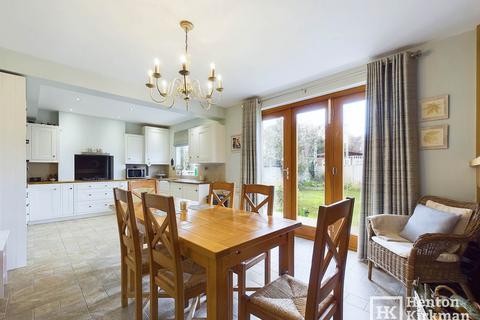 6 Netherpark Drive, Romford, RM2 5RL