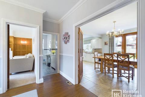 6 Netherpark Drive, Romford, RM2 5RL