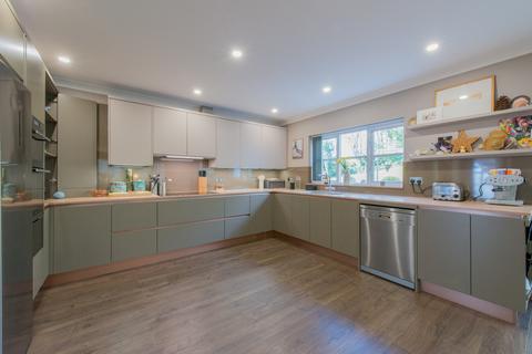 6 bedroom detached house for sale, Goosefields, Rickmansworth, WD3