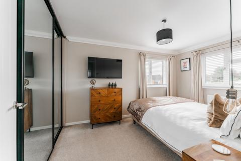 30 Conrad Road, Lowestoft, NR33 8QB
