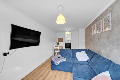 19 Lions Close, London, SE9 4HG