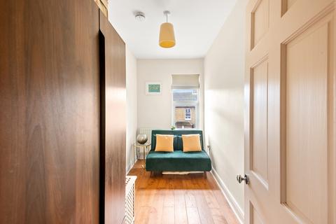 17a Half Acre Road, London, W7 3JH