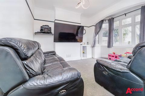 57 Cross Road, Mawneys, Romford, RM7 8AU