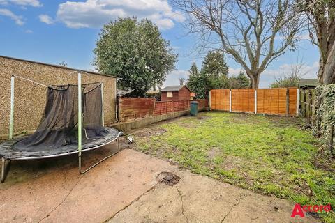 57 Cross Road, Mawneys, Romford, RM7 8AU