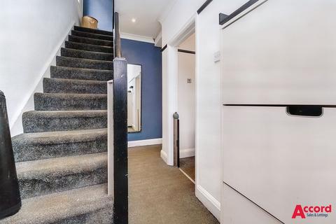57 Cross Road, Mawneys, Romford, RM7 8AU