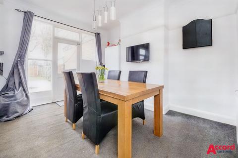 57 Cross Road, Mawneys, Romford, RM7 8AU