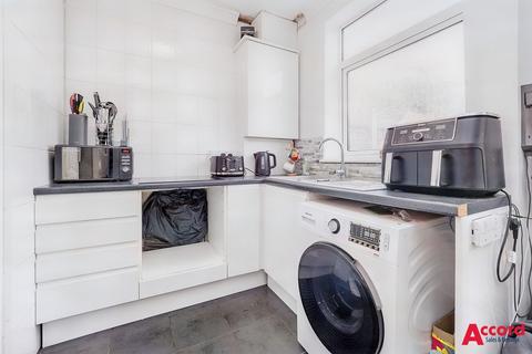 57 Cross Road, Mawneys, Romford, RM7 8AU