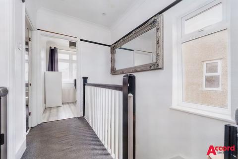 57 Cross Road, Mawneys, Romford, RM7 8AU