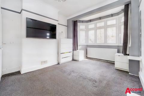 57 Cross Road, Mawneys, Romford, RM7 8AU