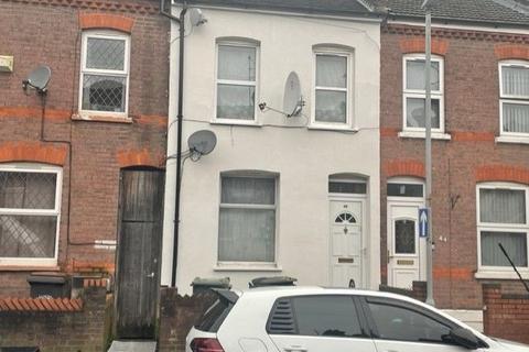 2 bedroom terraced house to rent, Malvern Road, Luton