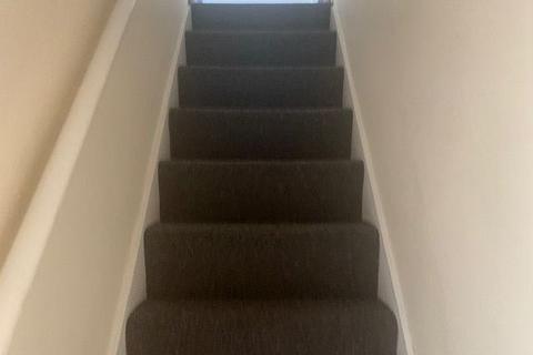 2 bedroom terraced house to rent, Malvern Road, Luton