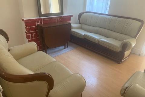 2 bedroom terraced house to rent, Malvern Road, Luton