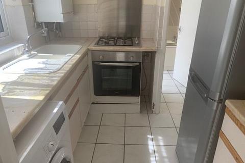 2 bedroom terraced house to rent, Malvern Road, Luton