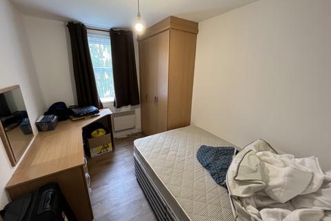 2 bedroom flat to rent, Plymouth Grove, Manchester M13