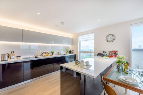 3 bedroom flat to rent, Kew Bridge West, Kew Bridge, Brentford, TW8