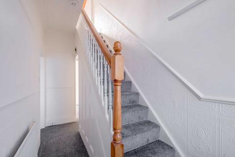 3 bedroom terraced house to rent, Southern Road, Huddersfield HD4