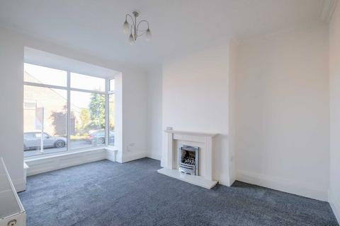 3 bedroom terraced house to rent, Southern Road, Huddersfield HD4