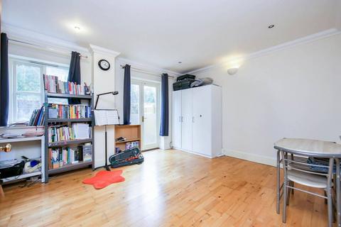 2 bedroom mews for sale, Carlyle Mews, Bethnal Green, London, E1