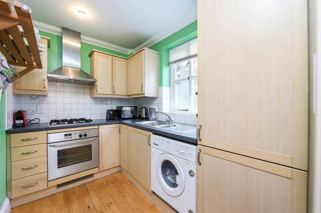 Carlyle Mews, Bethnal Green, London, E1 2 bed mews for sale £600,000