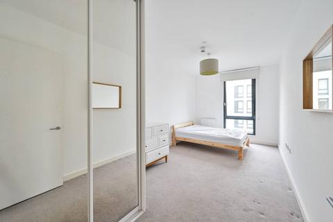 2 bedroom flat to rent - Regalia Point, Palmers Road, Bethnal Green, London, E2