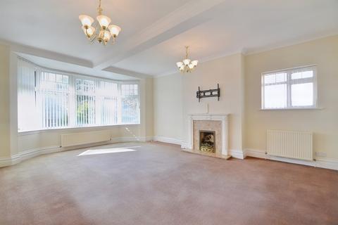 3 bedroom flat for sale, Penn Hill