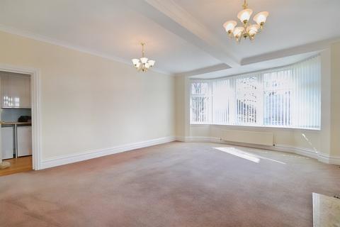 3 bedroom flat for sale, Penn Hill