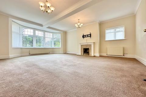 3 bedroom flat for sale, Penn Hill