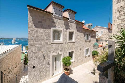 4 bedroom link detached house, Kroz Burak, Hvar, 21450