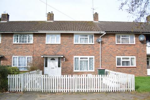 3 bedroom terraced house to rent, Stagelands, Langley Green, RH11