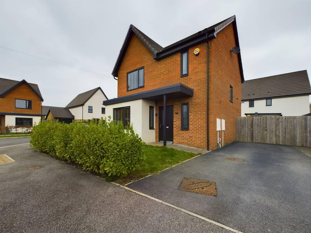 Finchley Close, HU8 3 bed detached house for sale £238,000