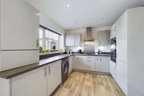 3 bedroom detached house for sale - Finchley Close, HU8