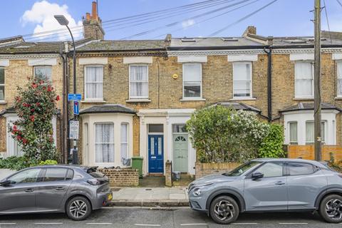 4 bedroom house to rent, Sterne Street London W12