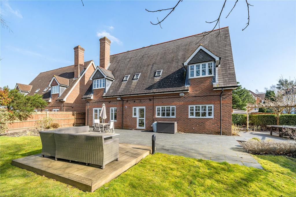 Fleet, Hampshire GU51 5 bed detached house for sale £1,155,000