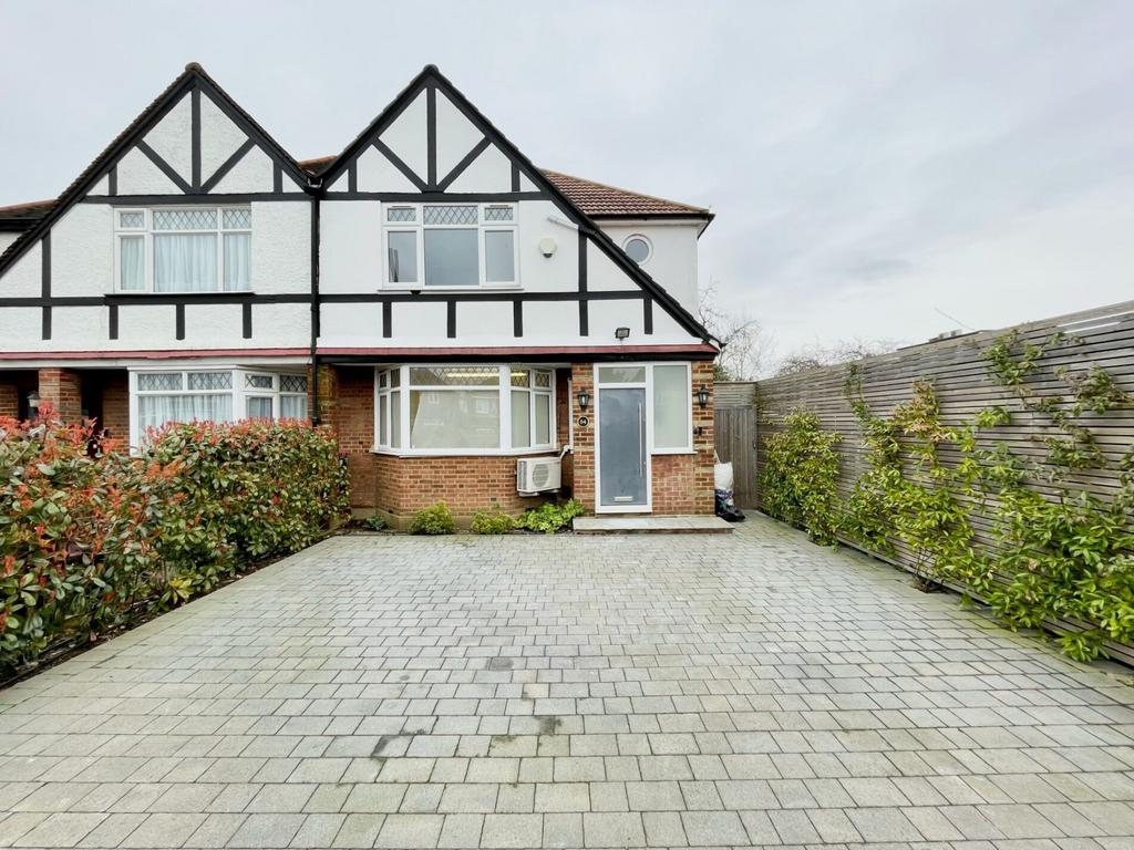 Broadfields Avenue, Edgware HA8 3 bed semidetached house to rent £