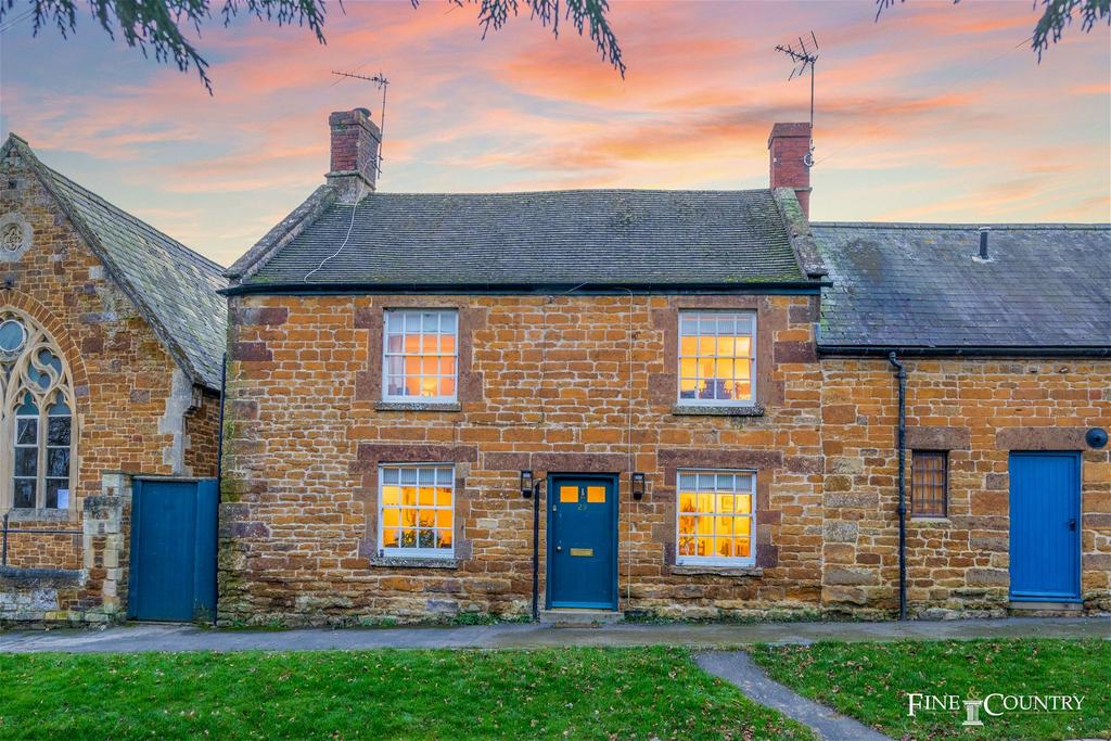Lyddington 2 bed cottage for sale £435,000