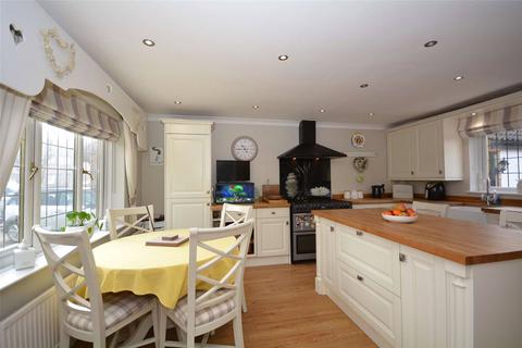 3 bedroom detached house for sale, Meadowgate Vale, Lofthouse, Wakefield, West Yorkshire