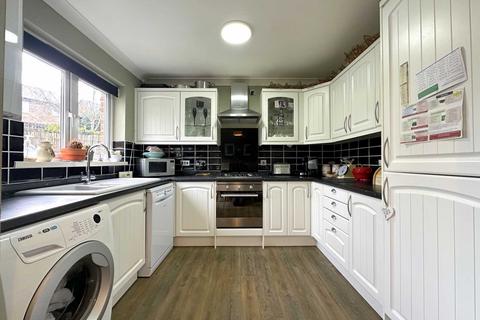 12 Benson Drive, Northam, Bideford, EX39 1UX