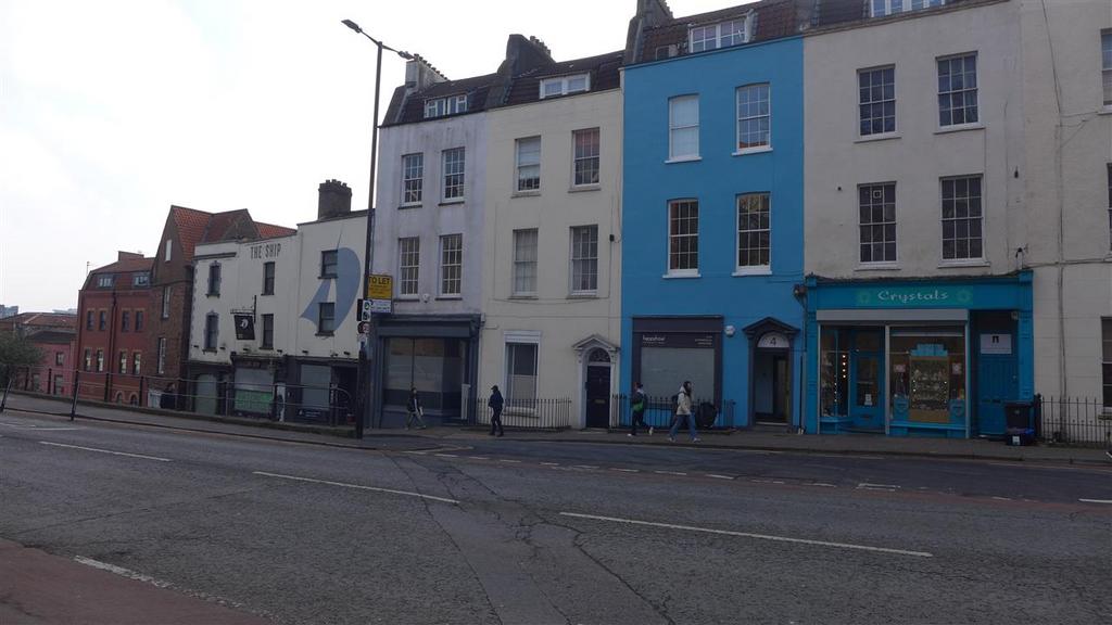 Bristol BS1 9 bed property to rent £8,950 pcm (£2,065 pw)