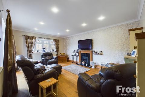 3 bedroom bungalow for sale, Staines Road West, Ashford, Surrey, TW15