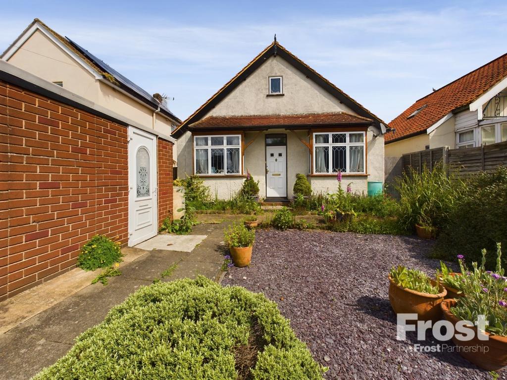 Staines Road West, Ashford, Surrey, TW15 3 bed bungalow for sale £535,000