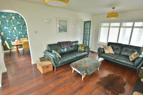 65 Lancaster Drive, Broadstone, BH18 9EH