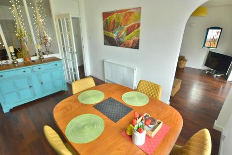 65 Lancaster Drive, Broadstone, BH18 9EH