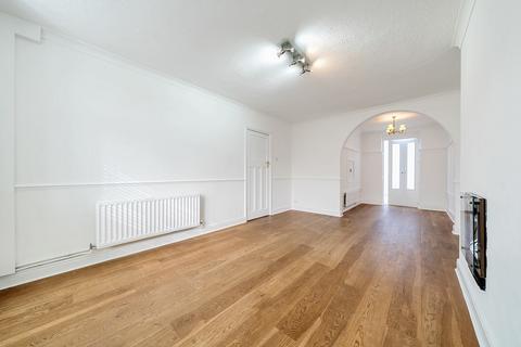 8 Lawn Close, Ruislip, HA4 6ED