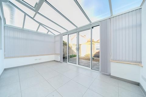 8 Lawn Close, Ruislip, HA4 6ED