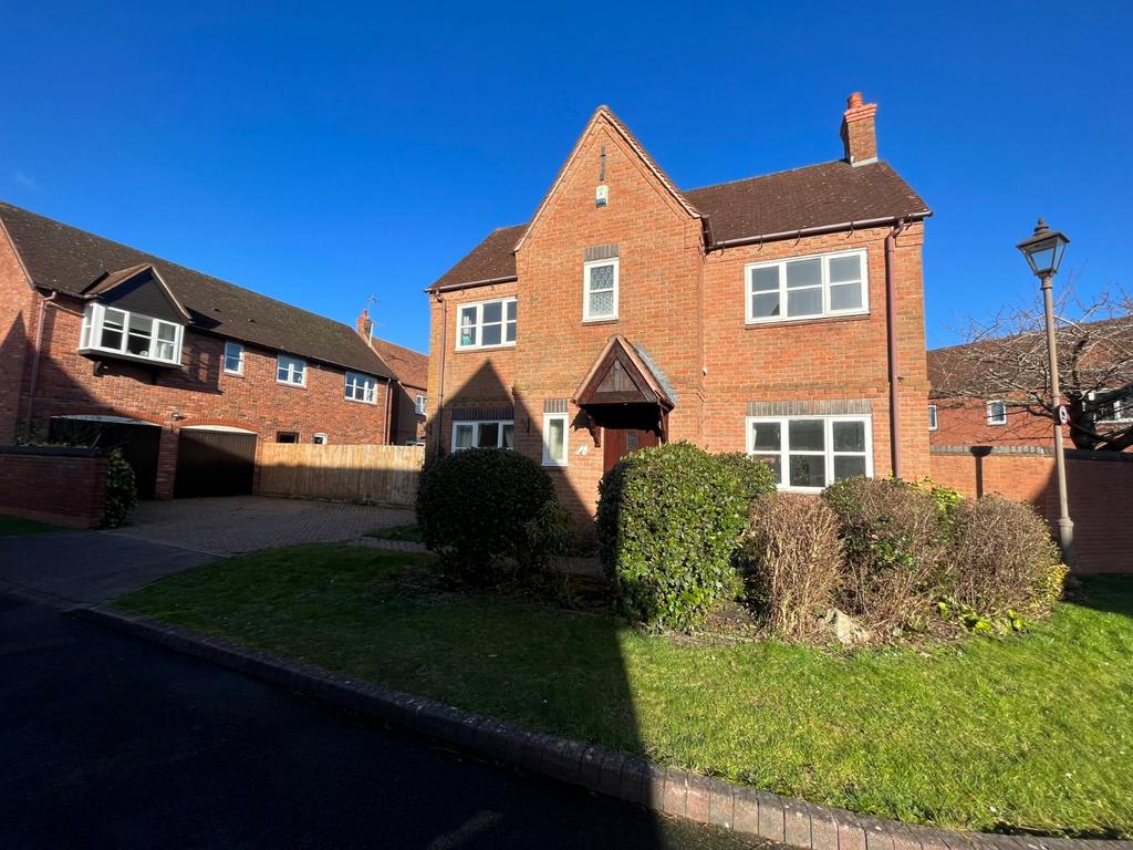 Ivy Way, Dickens Heath, Solihull, B90 3 bed detached house to rent £