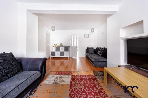 4 bedroom semi-detached house for sale, Eliot Road, Dagenham