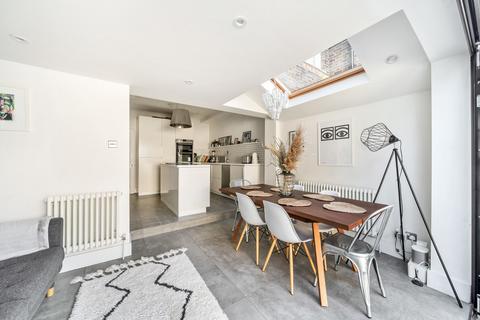 10 Clifton Road, Teddington, TW11 8SW