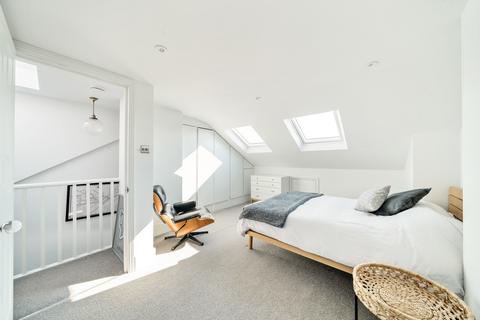 10 Clifton Road, Teddington, TW11 8SW