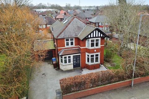 6 bedroom detached house for sale - Bury New Road, Whitefield, M45