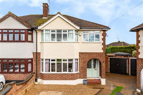 8 Don Way, Romford, RM1 4YR